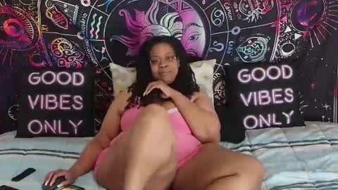 Snapshot of renaecumsalot chatting on October 27, 2025, 2:54 pm RenaeCumsAlot online show from October 27, 2025, 2:54 pm