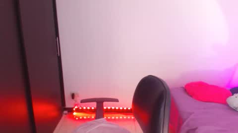 Snapshot of renata_ruiz chatting on December 22, 2025, 3:03 am online show from December 22, 2025, 3:03 am