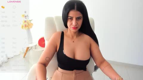 RENATA online show from October 6, 2025, 4:59 pm
