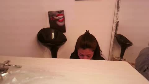 renataj online show from September 17, 2025, 6:09 pm