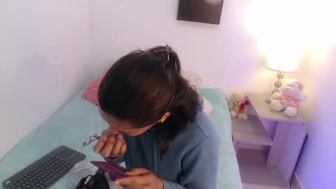 renataj online show from October 31, 2025, 9:10 am