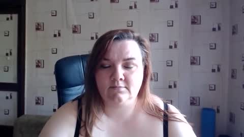 renataoia online show from June 7, 2026, 12:42 pm