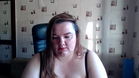 renataoia online show from June 18, 2026, 4:11 pm