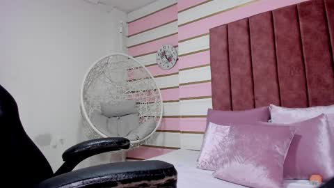 Renata  online show from January 13, 2025, 5:44 pm