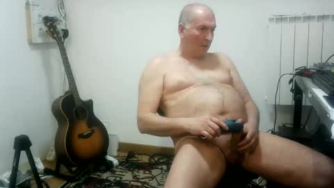 renefr online show from March 11, 2025, 11:59 pm