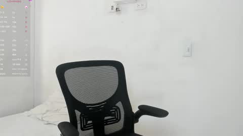 Snapshot of renell_aiston chatting on December 2, 2024, 8:33 pm RENELL online show from December 2, 2024, 8:33 pm