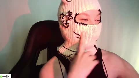 Snapshot of renesme_lusilia chatting on May 1, 2026, 2:05 am Renesme White Im here from Monday to Friday online show from May 1, 2026, 2:05 am