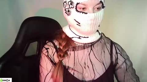 Snapshot of renesme_lusilia chatting on May 18, 2026, 4:07 am Renesme White Im here from Monday to Friday online show from May 18, 2026, 4:07 am