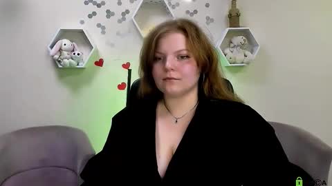Snapshot of renesmee_sunset chatting on September 17, 2025, 9:44 am Sweet Renesmee online show from September 17, 2025, 9:44 am