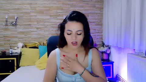 Snapshot of renesmesweet chatting on February 18, 2025, 11:44 am renesmesweet online show from February 18, 2025, 11:44 am