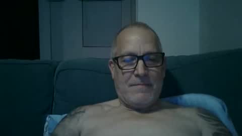 Snapshot of renewaz chatting on March 8, 2026, 3:54 am Renewaz online show from March 8, 2026, 3:54 am