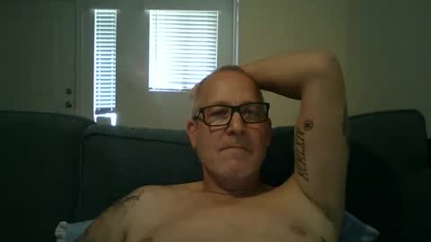 Snapshot of renewaz chatting on April 15, 2026, 6:37 pm Renewaz online show from April 15, 2026, 6:37 pm