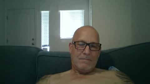 Snapshot of renewaz chatting on April 24, 2026, 5:59 pm Renewaz online show from April 24, 2026, 5:59 pm