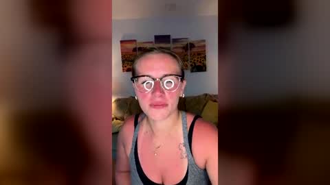 Snapshot of renimoonxo chatting on June 21, 2026, 12:13 am renimoonxo online show from June 21, 2026, 12:13 am