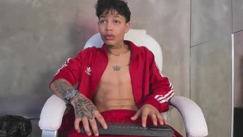 Snapshot of renzo_dogan chatting on December 13, 2025, 7:53 pm Ren online show from December 13, 2025, 7:53 pm