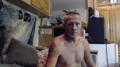 Snapshot of retro834 chatting on September 29, 2025, 1:44 am Rhett online show from September 29, 2025, 1:44 am