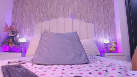 Snapshot of reven_lilith chatting on December 19, 2025, 3:24 am REVEN online show from December 19, 2025, 3:24 am