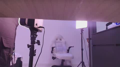 Snapshot of reven_lilith chatting on December 21, 2025, 3:02 am REVEN online show from December 21, 2025, 3:02 am