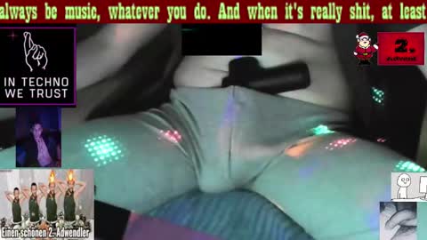 Snapshot of revilo80 chatting on December 8, 2024, 12:40 am revilo80 online show from December 8, 2024, 12:40 am