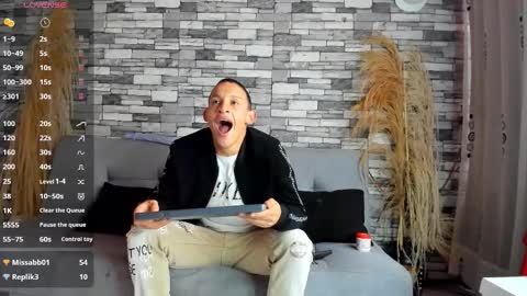 reymasterhot online show from November 10, 2025, 7:24 pm