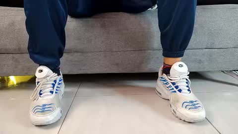 reymasterhot online show from December 15, 2025, 4:44 pm