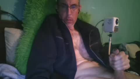 reyes_albert2006 online show from December 9, 2024, 8:44 am