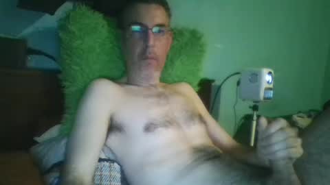 reyes_albert2006 online show from February 10, 2025, 4:52 am