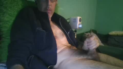 reyes_albert2006 online show from March 10, 2025, 11:53 am