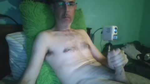 reyes_albert2006 online show from September 17, 2025, 11:12 am