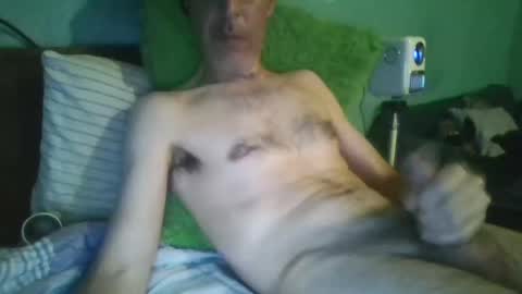 reyes_albert2006 online show from October 5, 2025, 3:10 pm