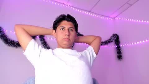 Snapshot of reylatino24 chatting on January 11, 2026, 11:10 pm reylatino24 online show from January 11, 2026, 11:10 pm