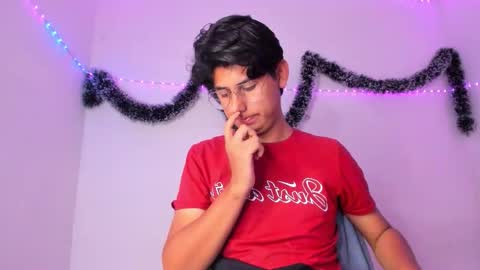 Snapshot of reylatino24 chatting on January 12, 2026, 9:20 pm reylatino24 online show from January 12, 2026, 9:20 pm