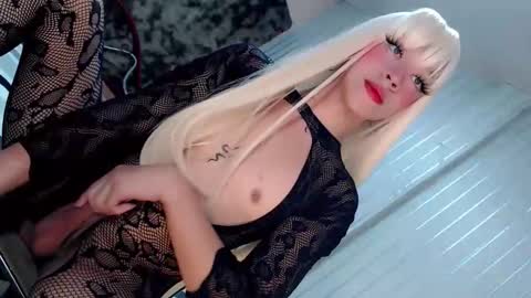 Snapshot of rhian20 chatting on February 15, 2026, 9:19 am HI GUYS IM RHIAN PLEASE GIVE ME THUMBS UP online show from February 15, 2026, 9:19 am