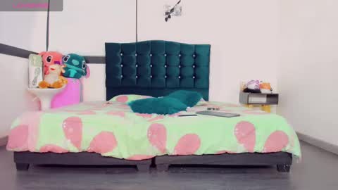 Snapshot of riannagarcia_ chatting on February 22, 2025, 10:42 pm Rianna Garcia online show from February 22, 2025, 10:42 pm