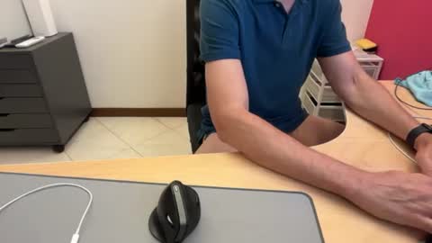 riccardofortis online show from June 15, 2026, 5:04 pm