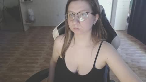 Snapshot of richemily chatting on February 28, 2025, 2:42 am Emily online show from February 28, 2025, 2:42 am