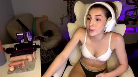 Amber online show from October 20, 2025, 1:17 am