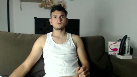 Snapshot of richr_latin_boy chatting on March 2, 2025, 4:21 pm rich online show from March 2, 2025, 4:21 pm