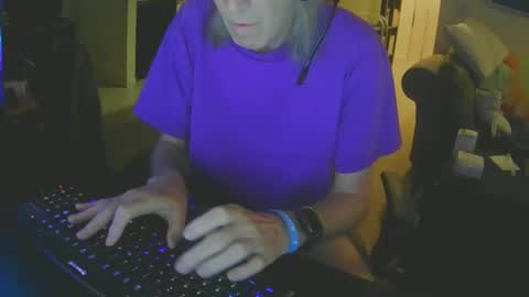 Snapshot of rickl56 chatting on October 21, 2025, 10:10 pm rickl56 online show from October 21, 2025, 10:10 pm