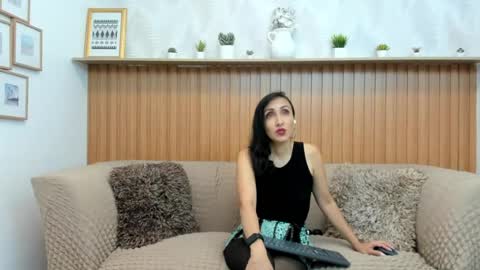 Oriana online show from June 25, 2026, 1:15 pm