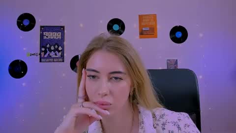 Snapshot of rina_gold_ chatting on May 5, 2026, 8:33 am Rina online show from May 5, 2026, 8:33 am