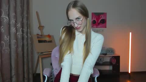 Snapshot of rina_luw chatting on October 18, 2025, 6:52 pm Rina online show from October 18, 2025, 6:52 pm