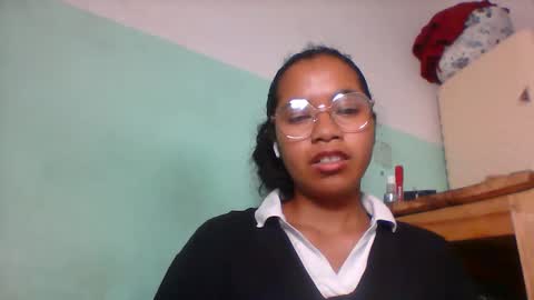 rinah856024 online show from May 4, 2026, 5:09 pm