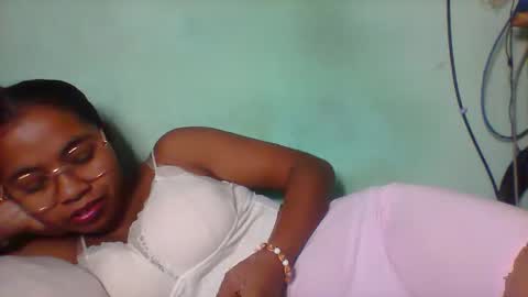 rinah856024 online show from May 7, 2026, 9:14 am
