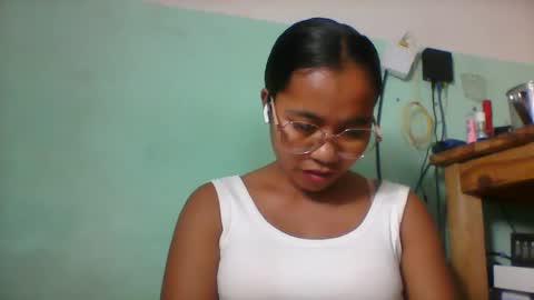 rinah856024 online show from May 11, 2026, 4:15 pm