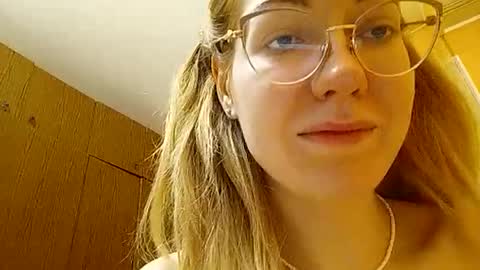 RinettaWilss online show from December 31, 2024, 3:20 pm