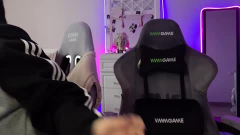   DianaBrite            fansl y online show from February 9, 2025, 12:19 pm