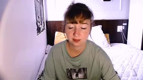 Snapshot of riri_rich chatting on March 9, 2025, 5:44 am Rita online show from March 9, 2025, 5:44 am