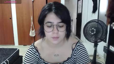 PeachSalinger online show from September 10, 2025, 4:07 pm