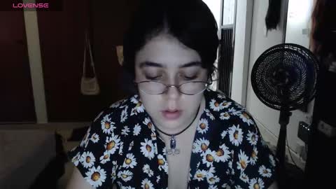 PeachSalinger online show from September 13, 2025, 5:13 pm